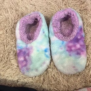 Fuzzy woman’s size 7